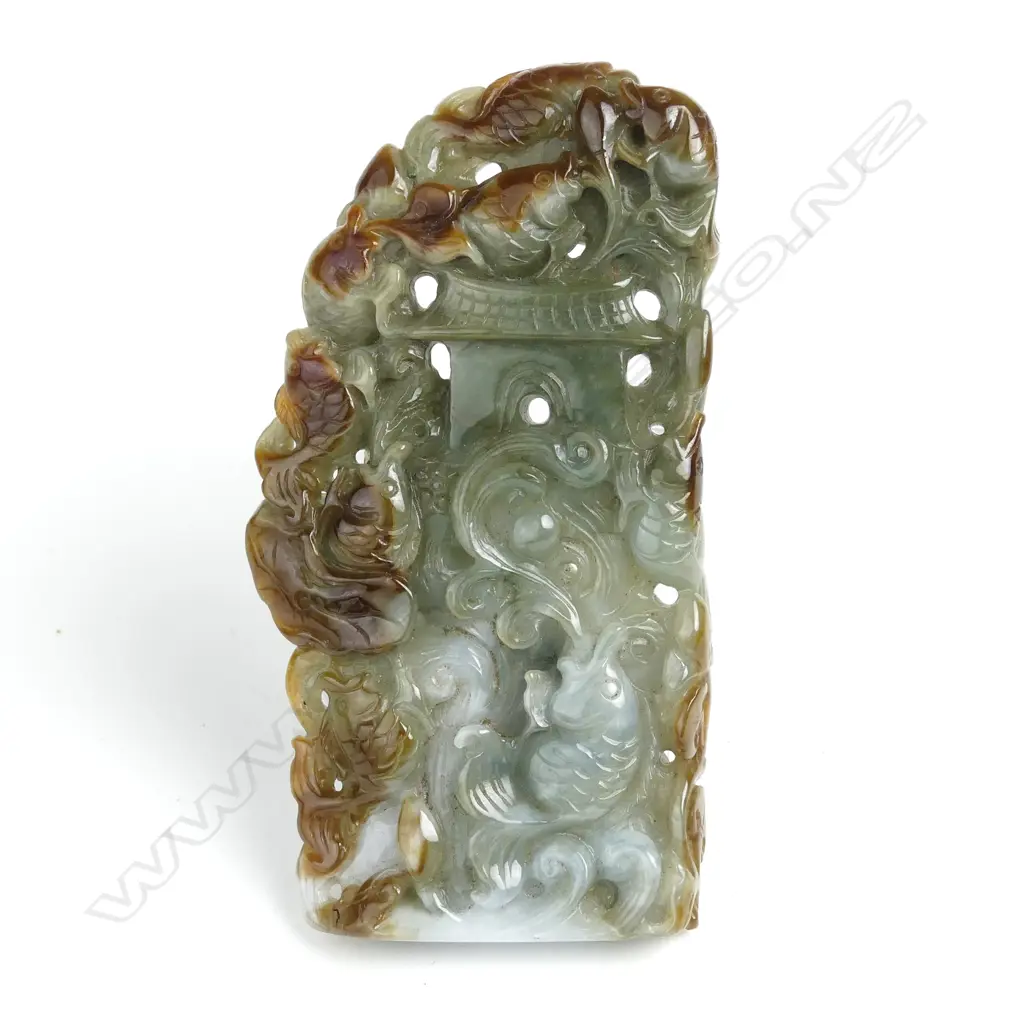 A Chinese finely carved jadeite panel Image 1++