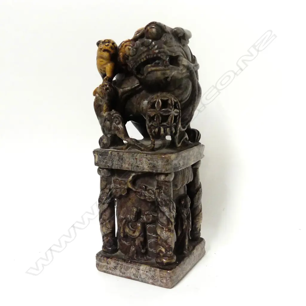 A large Chinese carved soapstone seal Image 1++