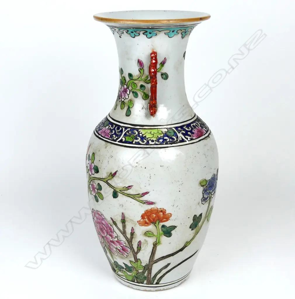 A 19thC Chinese famille rose vase Image 1++