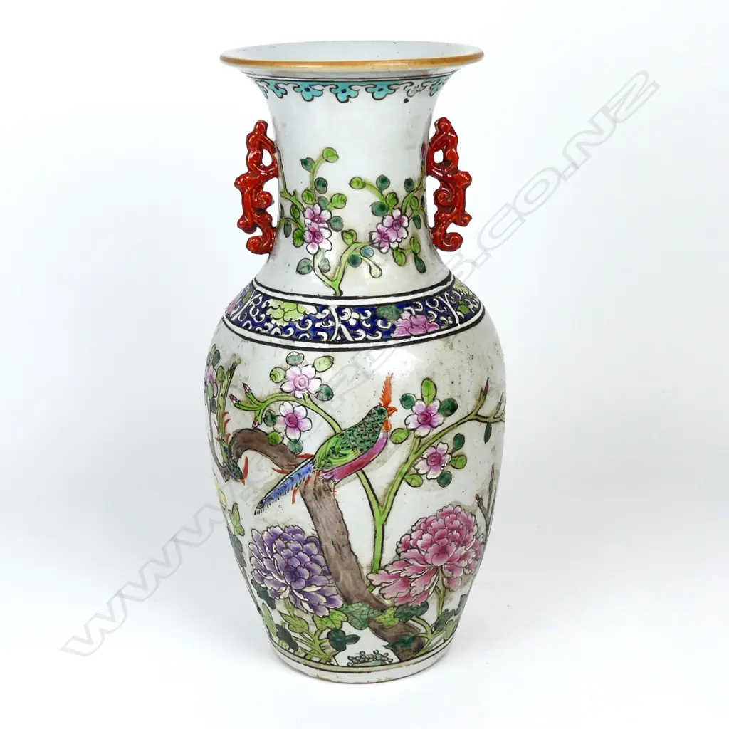 A 19thC Chinese famille rose vase Image 1++