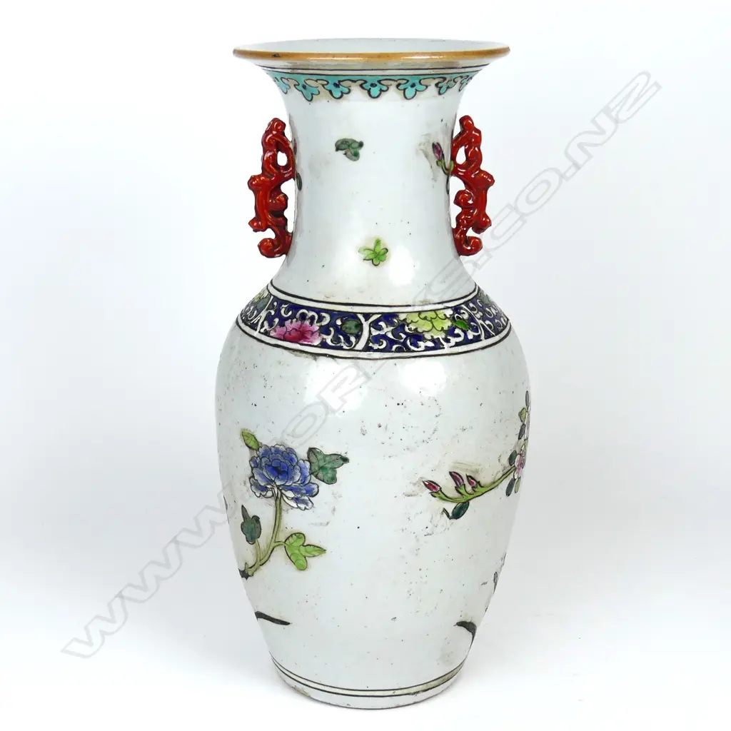 A 19thC Chinese famille rose vase Image 1++