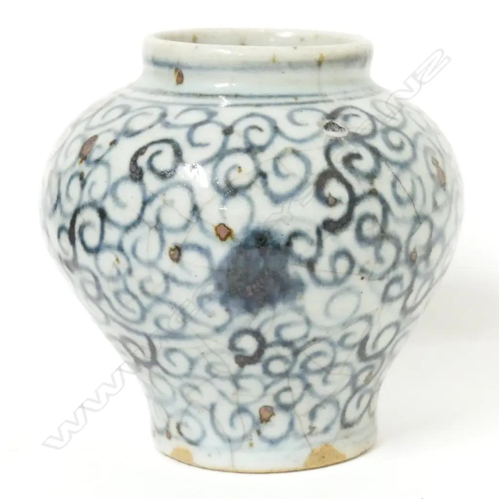 An old Chinese blue and white vase Image 1++