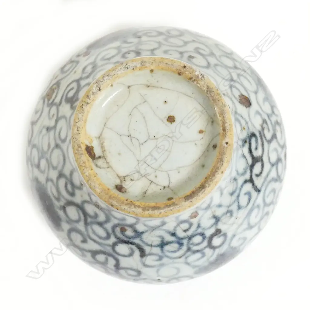 An old Chinese blue and white vase Image 1++