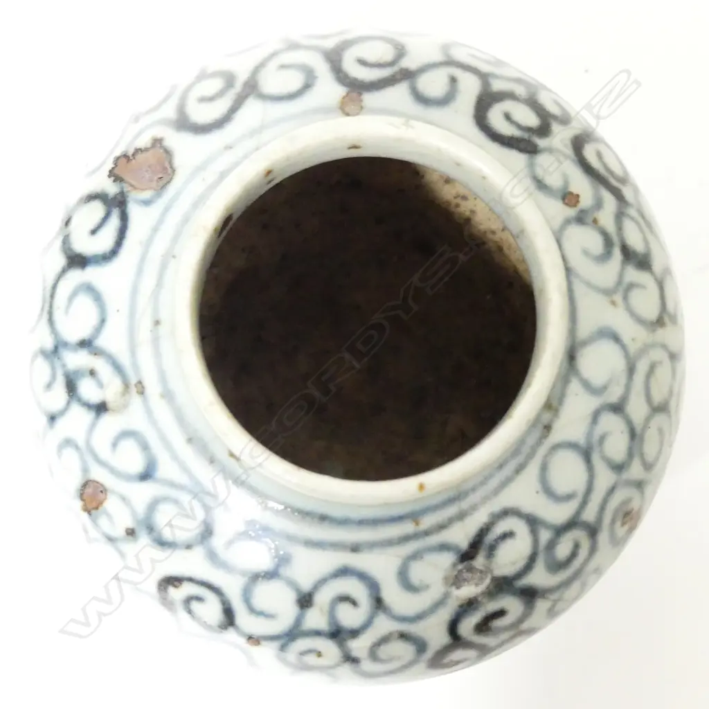 An old Chinese blue and white vase Image 1++