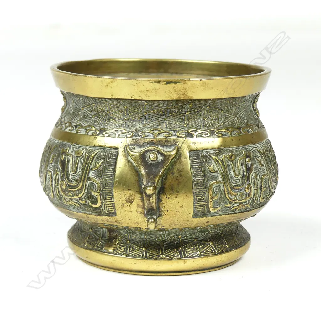 A Chinese bronze censer Image 1++