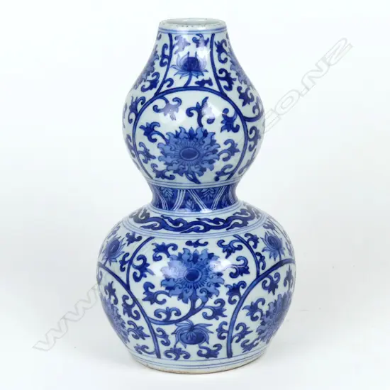 A Chinese blue and white double gourd vase