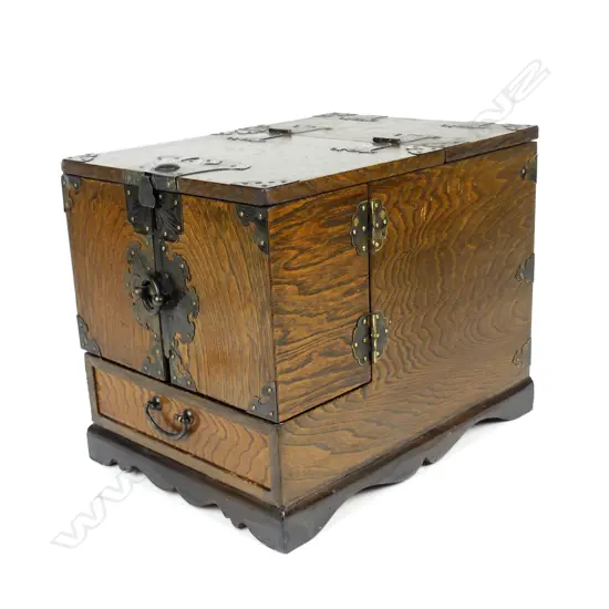 A Korean jewellery chest