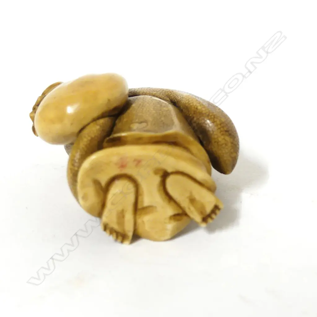 A Japanese ivory netsuke of Hotei Image 1++