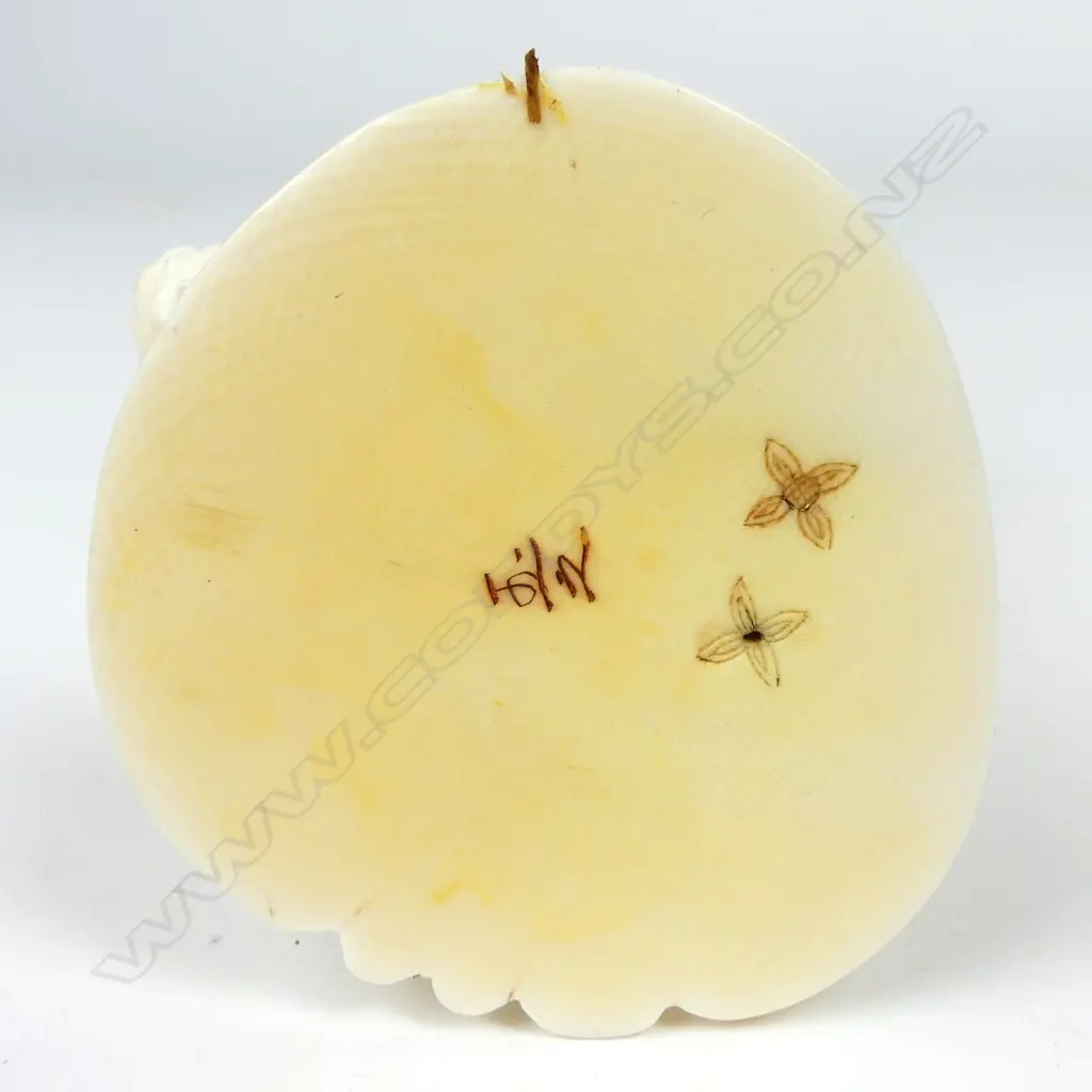 A Japanese sectional ivory figure of farmer Image 1++