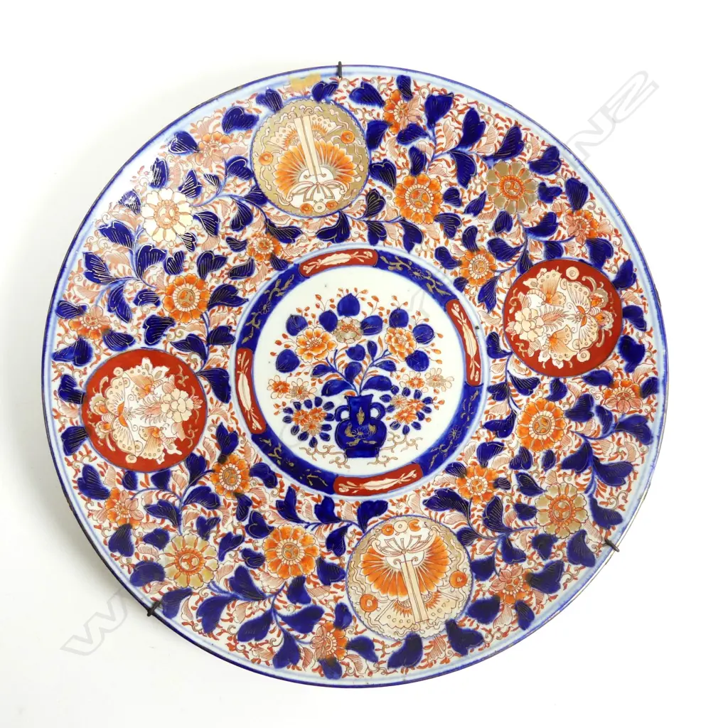 A large late 19thC Japanese Imari porcelain charger Image 1++
