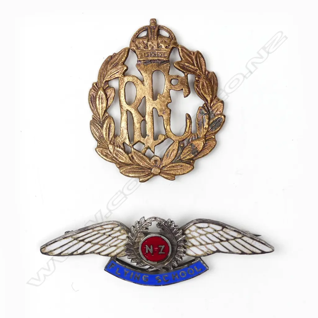 A rare pair of silver and enamel wings for the NZ Flying School Image 1++