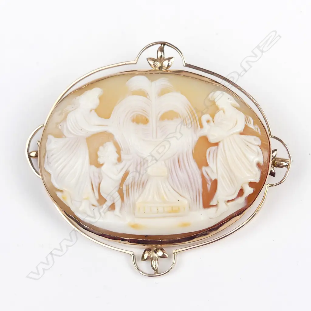 A 9ct rose gold and cameo brooch Image 1++
