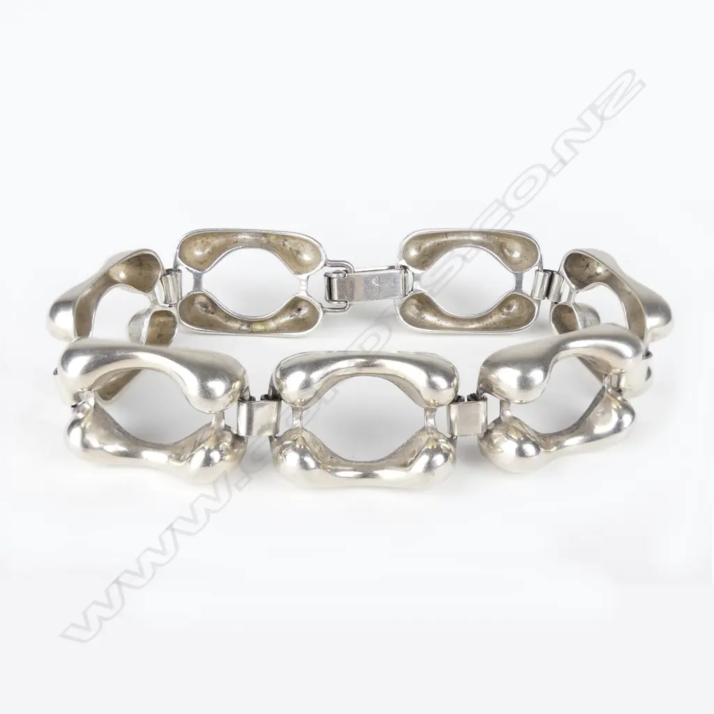 A retro silver bracelet Image 1++