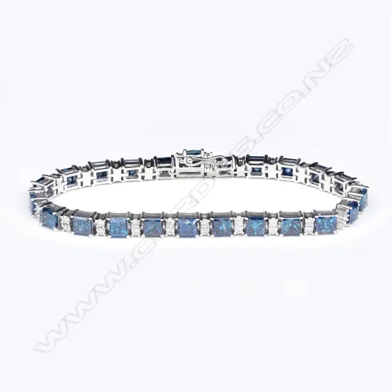 A 14ct white gold diamond tennis bracelet