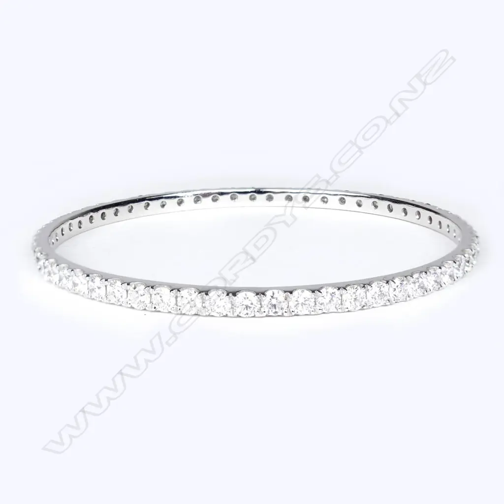 An impressive 18ct white gold and diamond bangle Image 1++
