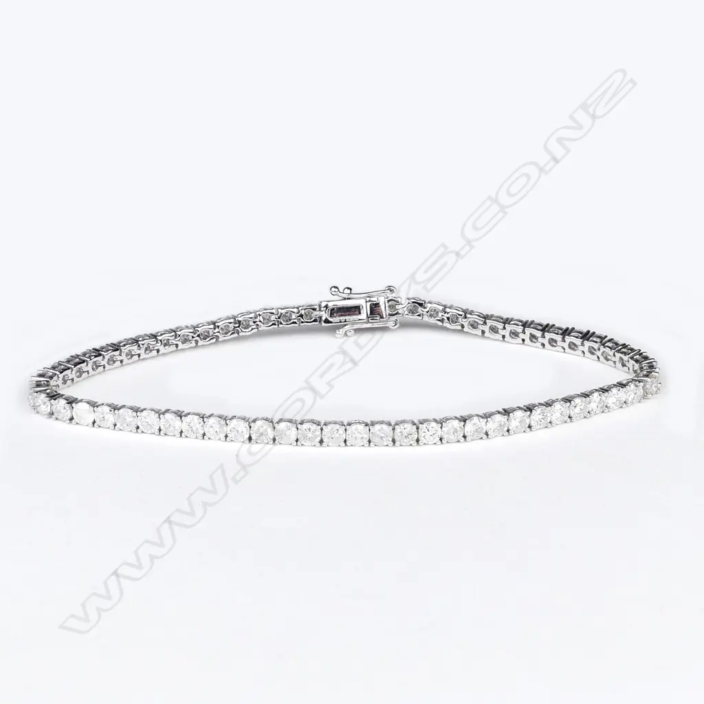 A 14ct white gold diamond tennis bracelet Image 1++