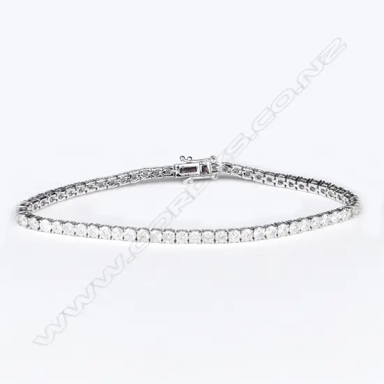 A 14ct white gold diamond tennis bracelet