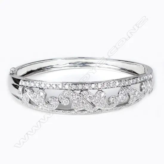 An 18ct white gold and diamond hinged bangle
