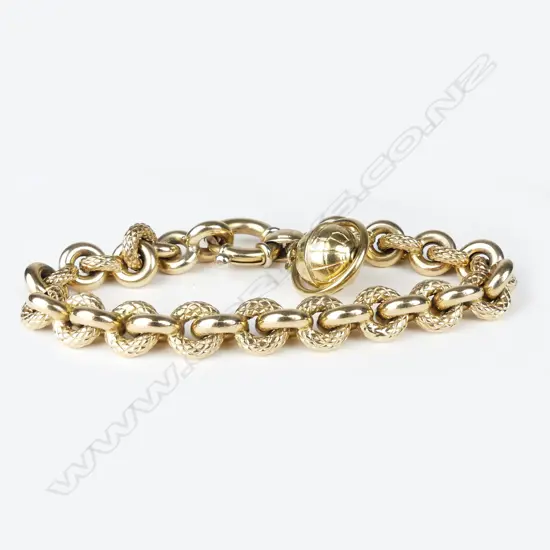 A 9ct gold bracelet