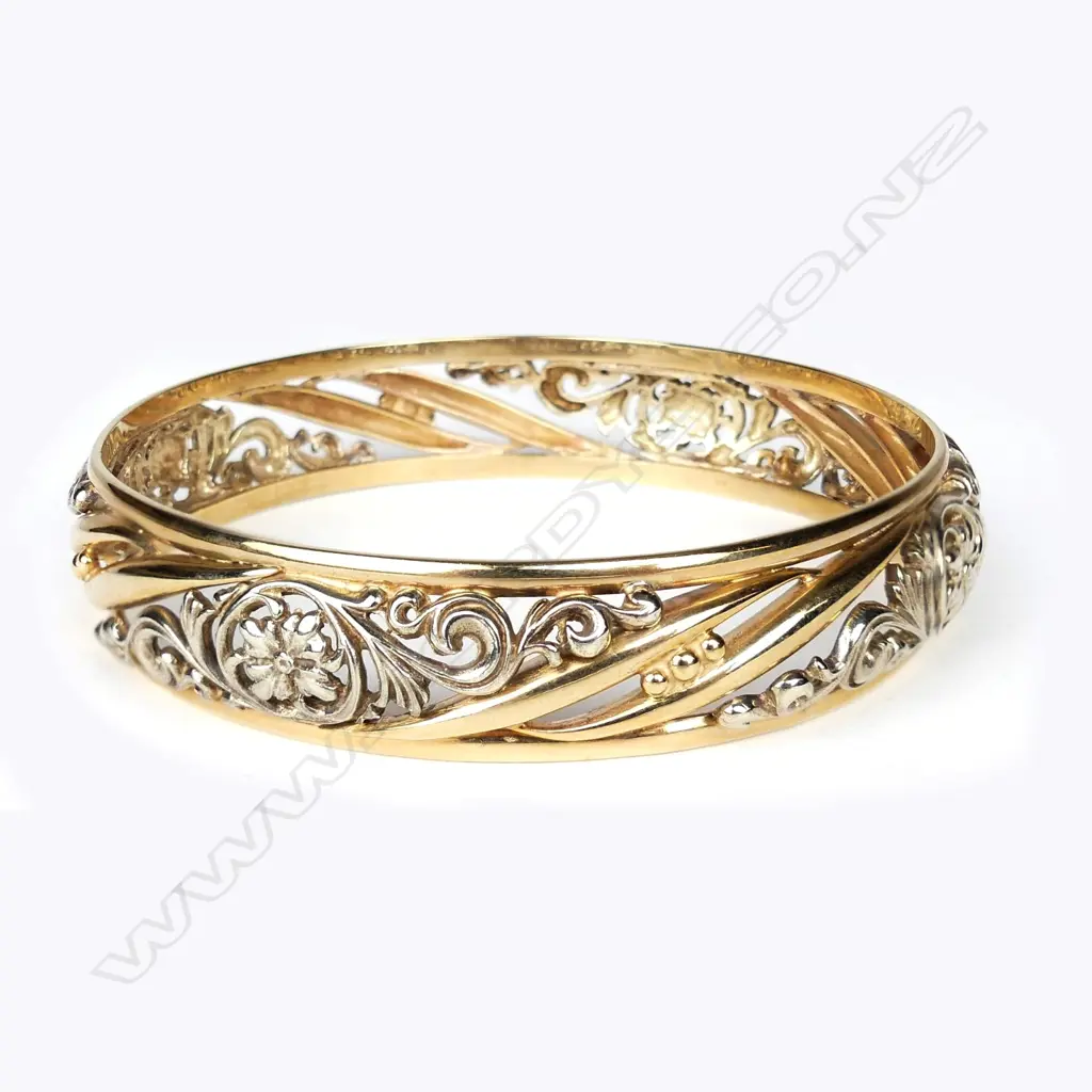 A 9ct yellow and white gold bangle Image 1++