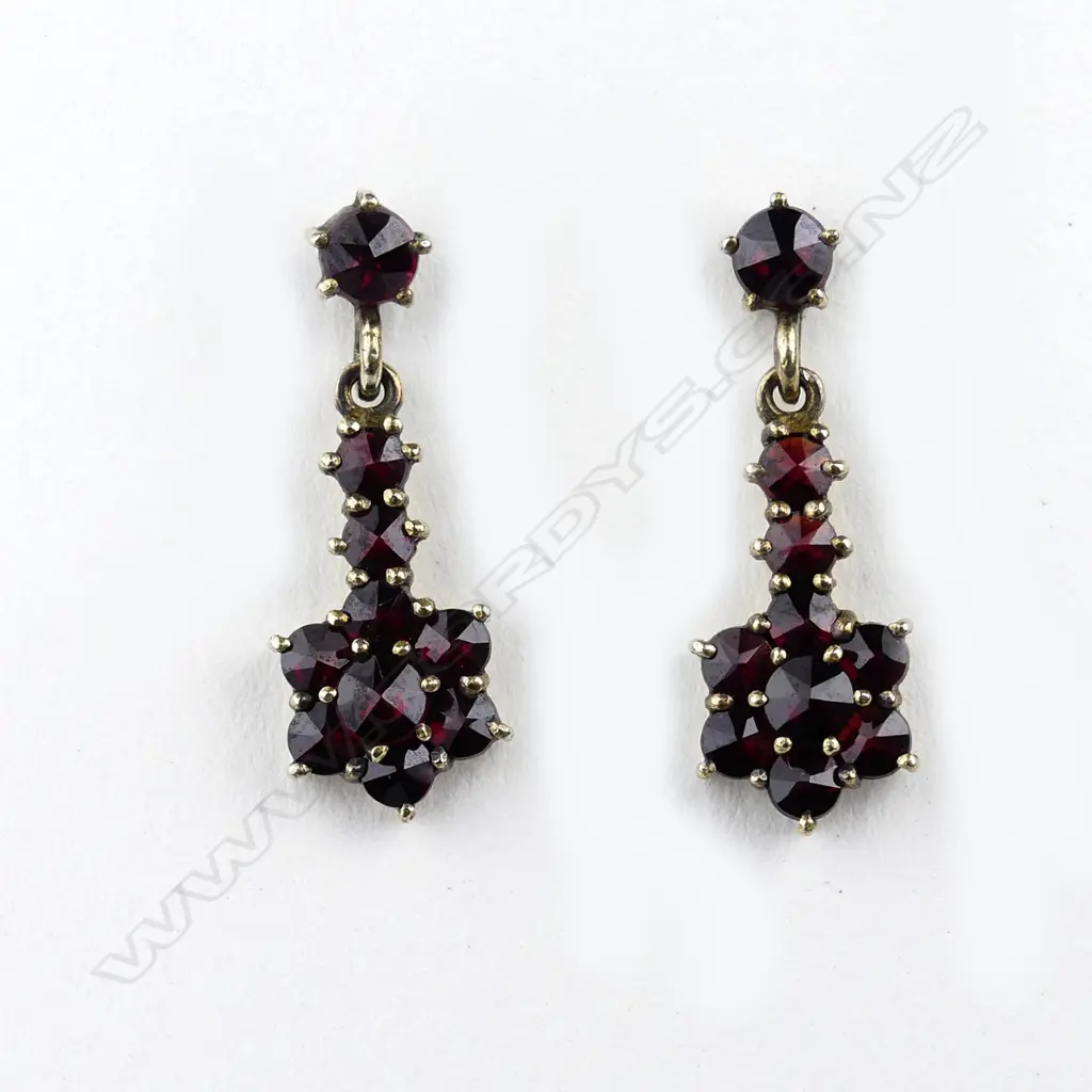 A 9ct rose gold garnet and pearl bracelet Image 1++