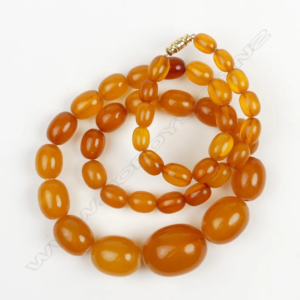 A vintage amber bead necklace Image 1++