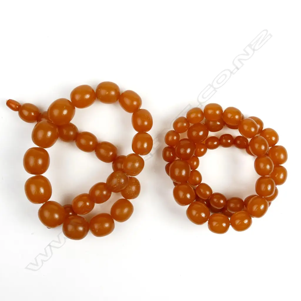 A vintage amber bead necklace Image 1++