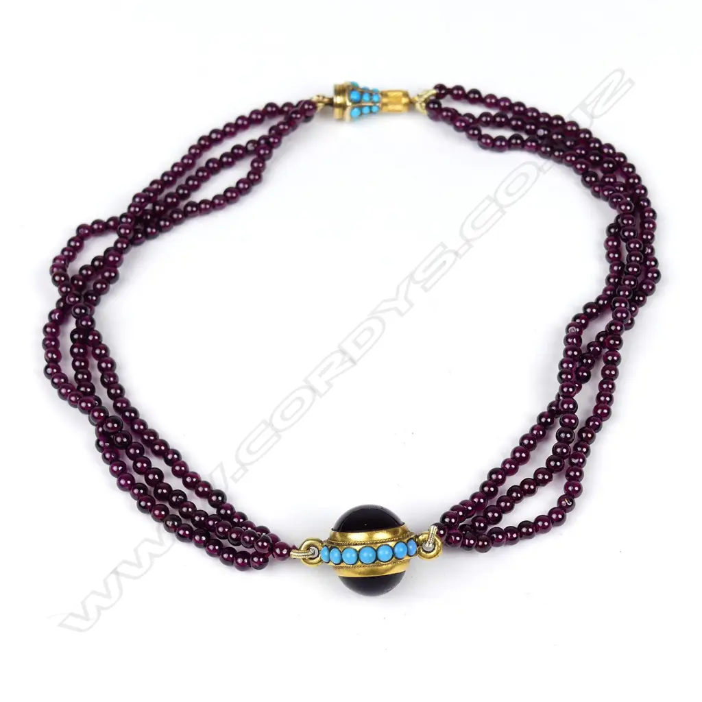 A vintage garnet bead necklace Image 1++