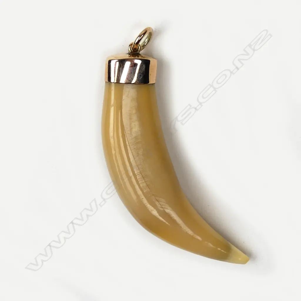 A vintage 9ct rose gold and lion's tooth pendant Image 1++