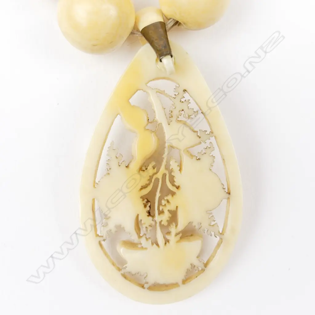 A vintage ivory bead necklace Image 1++