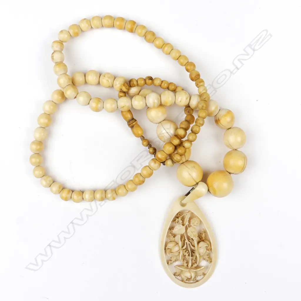A vintage ivory bead necklace Image 1++