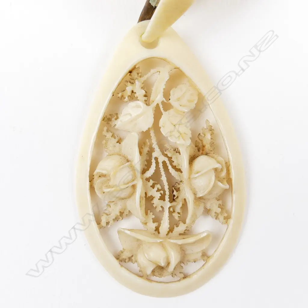 A vintage ivory bead necklace Image 1++