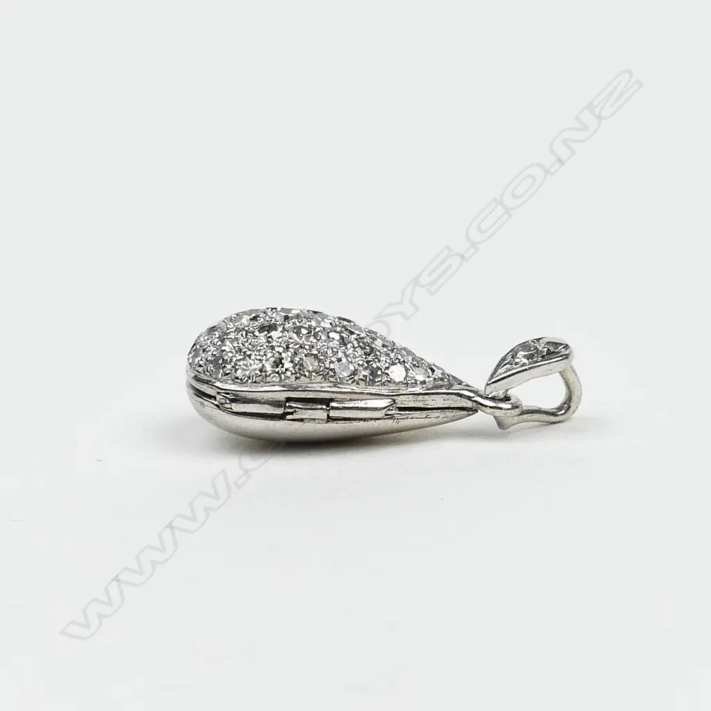 A modern 18ct. white gold and diamond encrusted pendant locket Image 1++