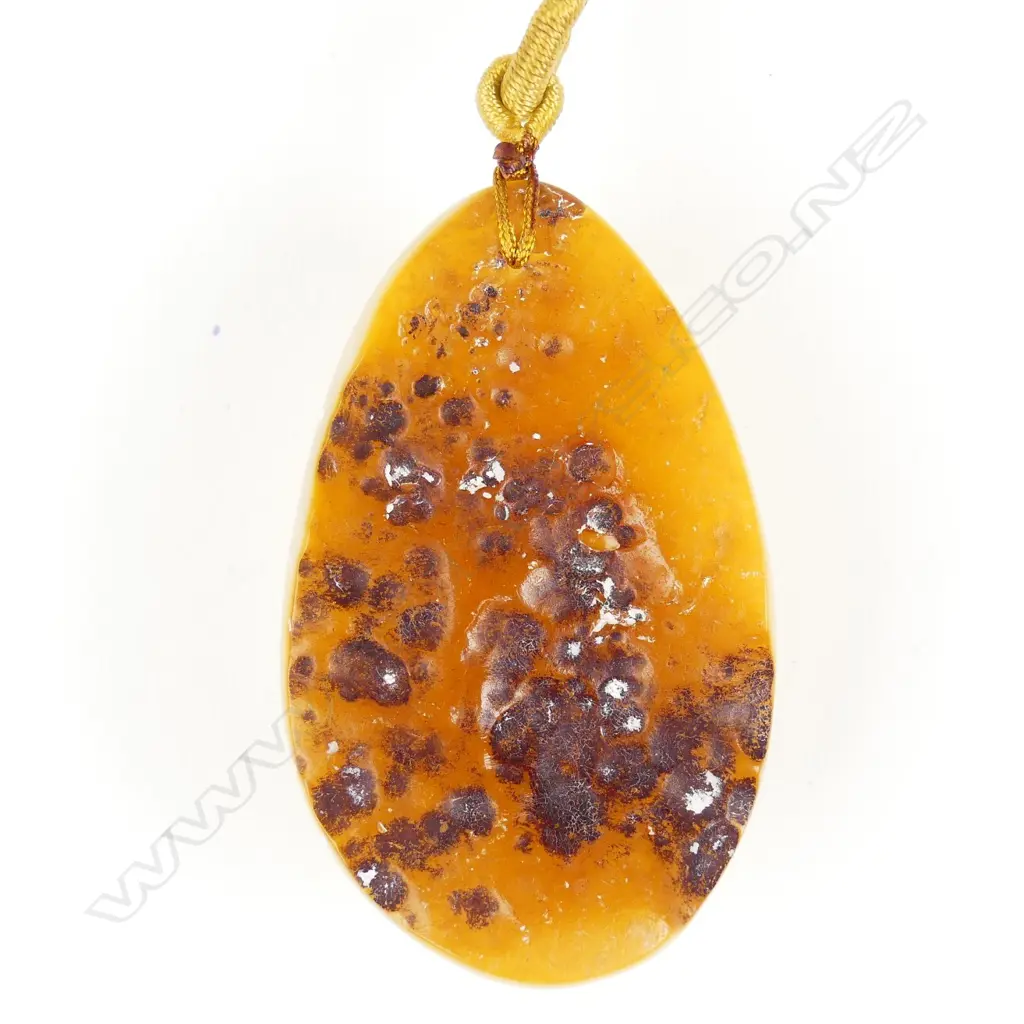 An uncommon 'Royal White' large amber pendant Image 1++