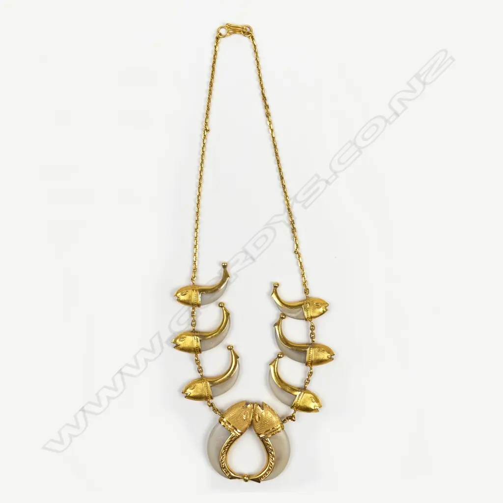 An uncommon Indian 22ct. gold mounted eight tiger's claw necklace Image 1++