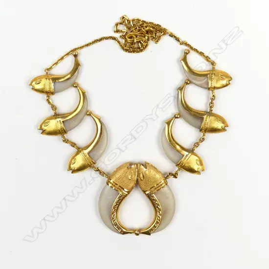 An uncommon Indian 22ct. gold mounted eight tiger's claw necklace