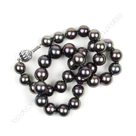 A Tahitian black pearl cultured necklace
