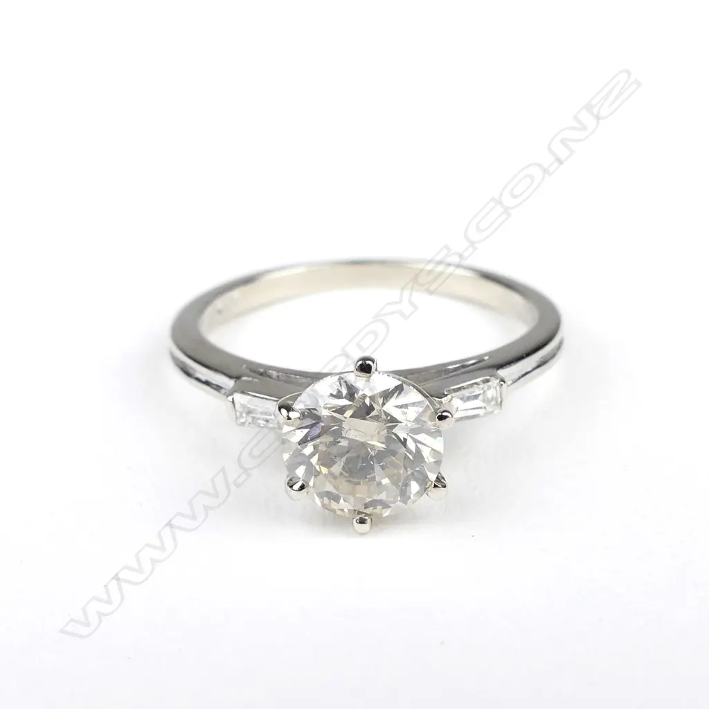 A 14ct white gold diamond solitaire ring Image 1++