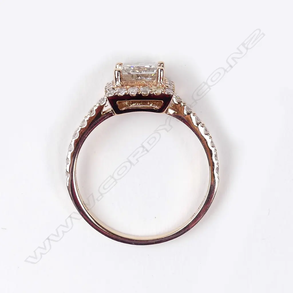 A 14ct rose gold diamond ring Image 1++