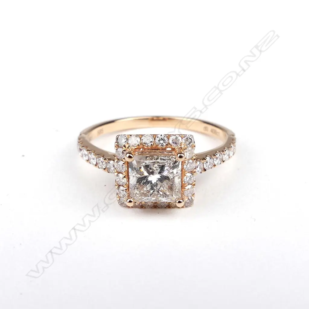 A 14ct rose gold diamond ring Image 1++