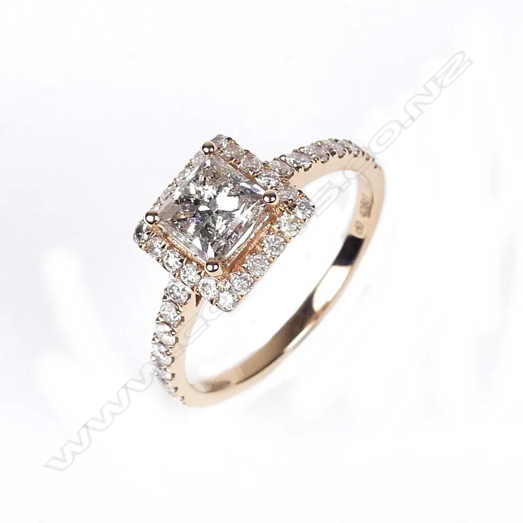 A 14ct rose gold diamond ring Image 1++