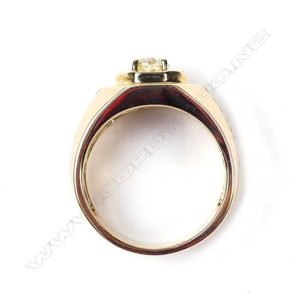 A 14ct yellow gold diamond gent's ring Image 1++