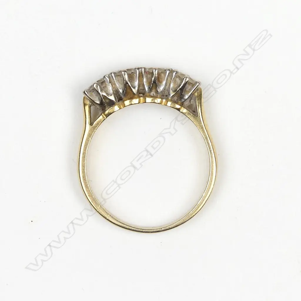 An 18ct gold and four stone diamond ring Image 1++