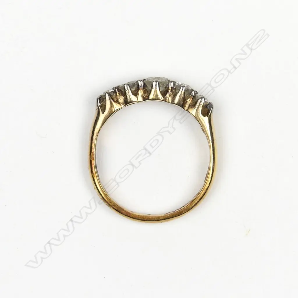 An 18ct gold and five stone diamond ring Image 1++