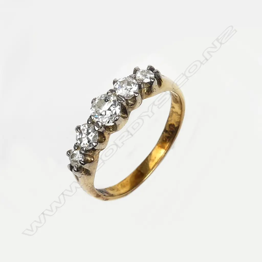 An 18ct gold and five stone diamond ring Image 1++