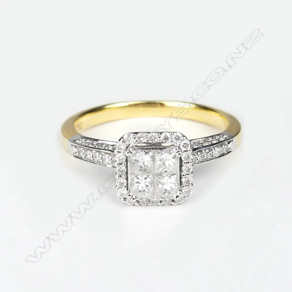 An 18ct gold and diamond cluster ring Image 1++