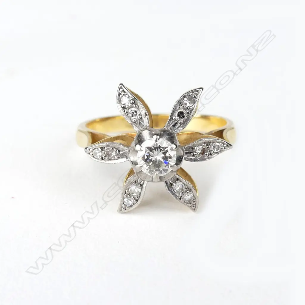 An 18ct gold and diamond ring Image 1++