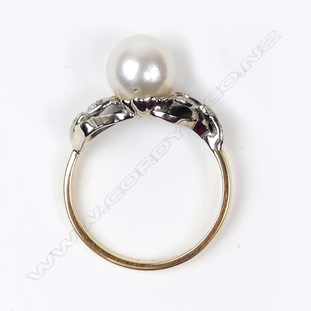 A vintage 18ct yellow and white gold pearl and diamond ring Image 1++
