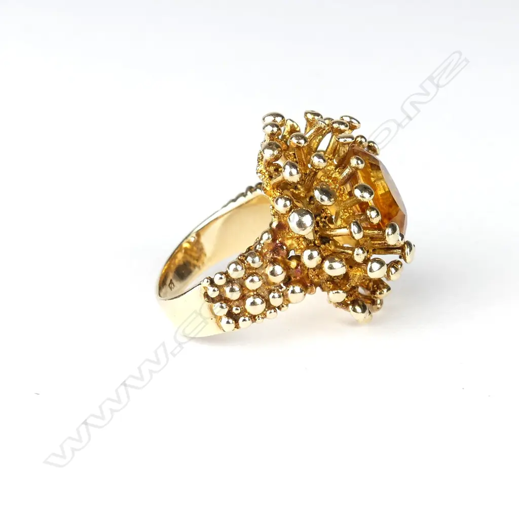 A retro 9ct gold and citrine ring Image 1++