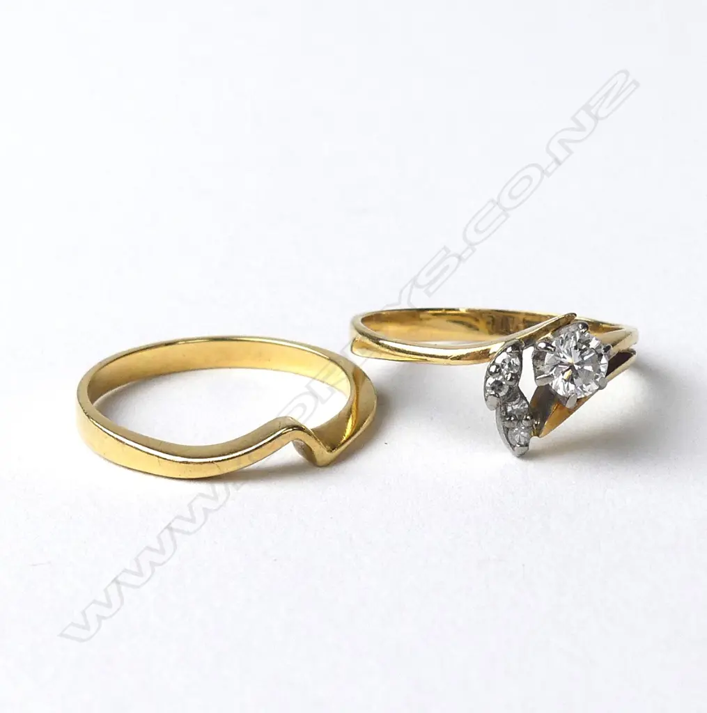 A pair of 18ct gold and diamond rings Image 1++